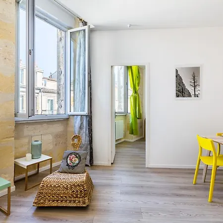Aparthotel Bright In The City Center *